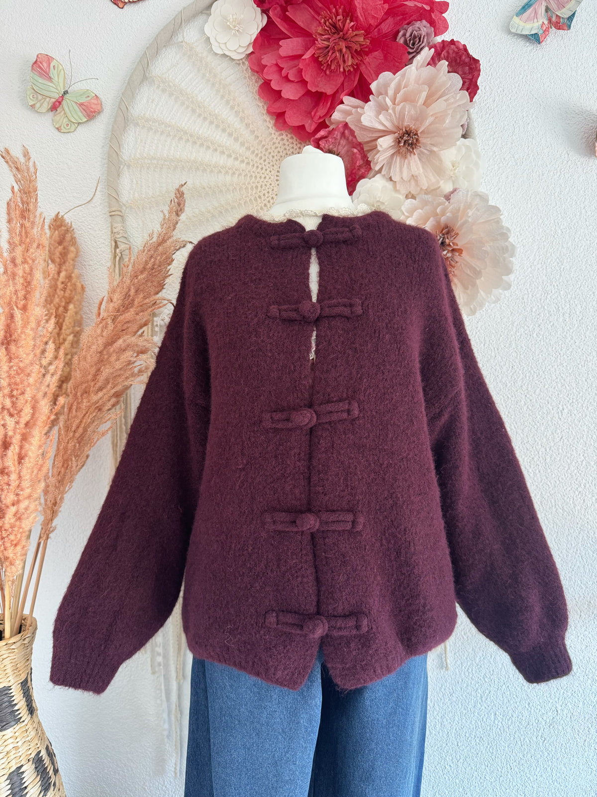 GEMÜTLICHE & KUSCHELIGE STRICKJACKE MIT KNEBELVERSCHLUSS IN WEINROT - ONE SIZE -