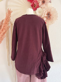 ASYMMETRISCHES LONGSLEEVE MIT VERSPIELTEM VOLANT-DETAIL IN AUBERGINE - ONE SIZE