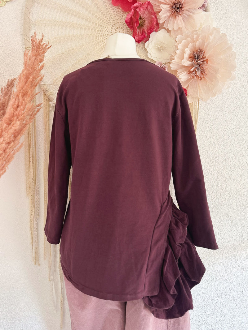 ASYMMETRISCHES LONGSLEEVE MIT VERSPIELTEM VOLANT-DETAIL IN AUBERGINE - ONE SIZE