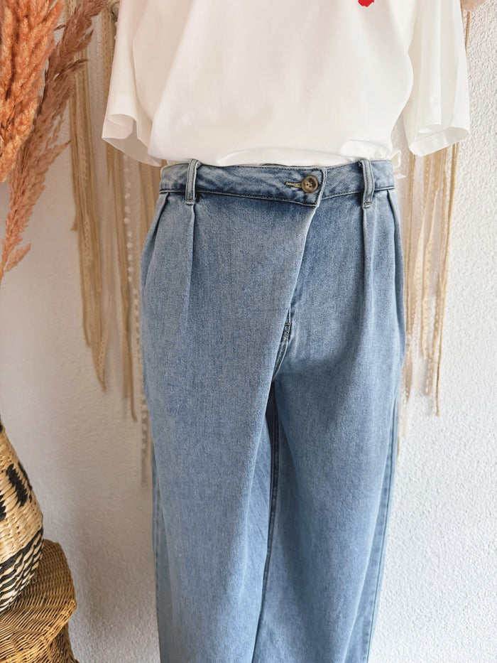 WIDE LEG JEANS MIT ASYMMETRISCHEM BUND - VERSCH- GRÖßEN -