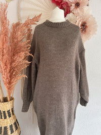 KUSCHELIGES STRICKKLEID MIT SPITZENSAUM IN BRAUN - ONE SIZE -