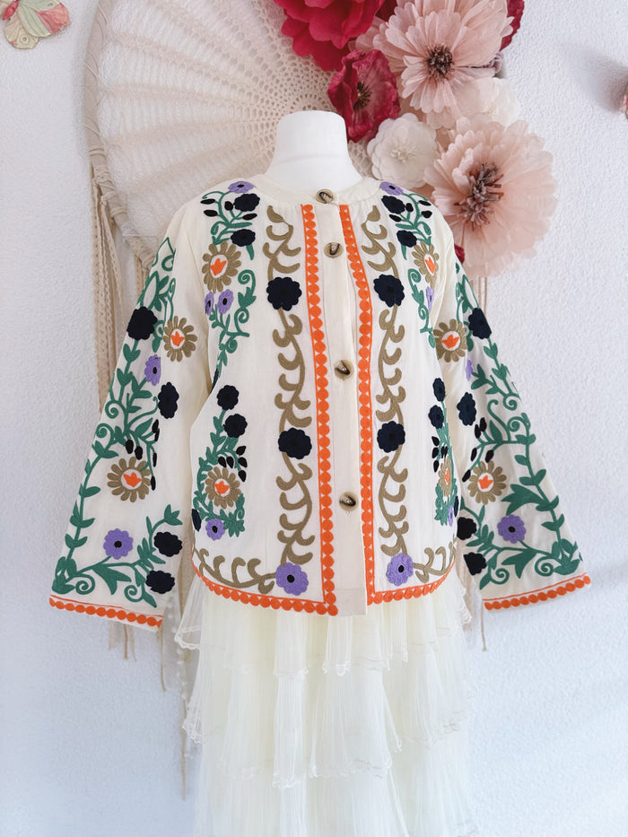 JACKE MIT FLORALEN STICKEREIEN - VERSCH. GRÖßEN