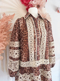 TUNIKLAKLEID MIT LEOMUSTER UND SPITZE - ONE SIZE -