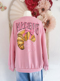 SWEATER MIT CROISSANT PRINT IN ROSA - ONE SIZE -