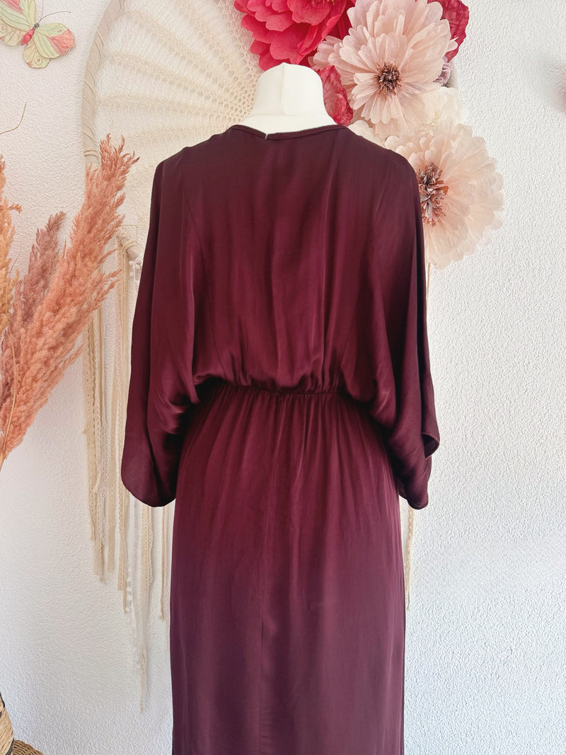 SATINIERTES MIDIKLEID IN AUBERGINE - ONE SIZE -