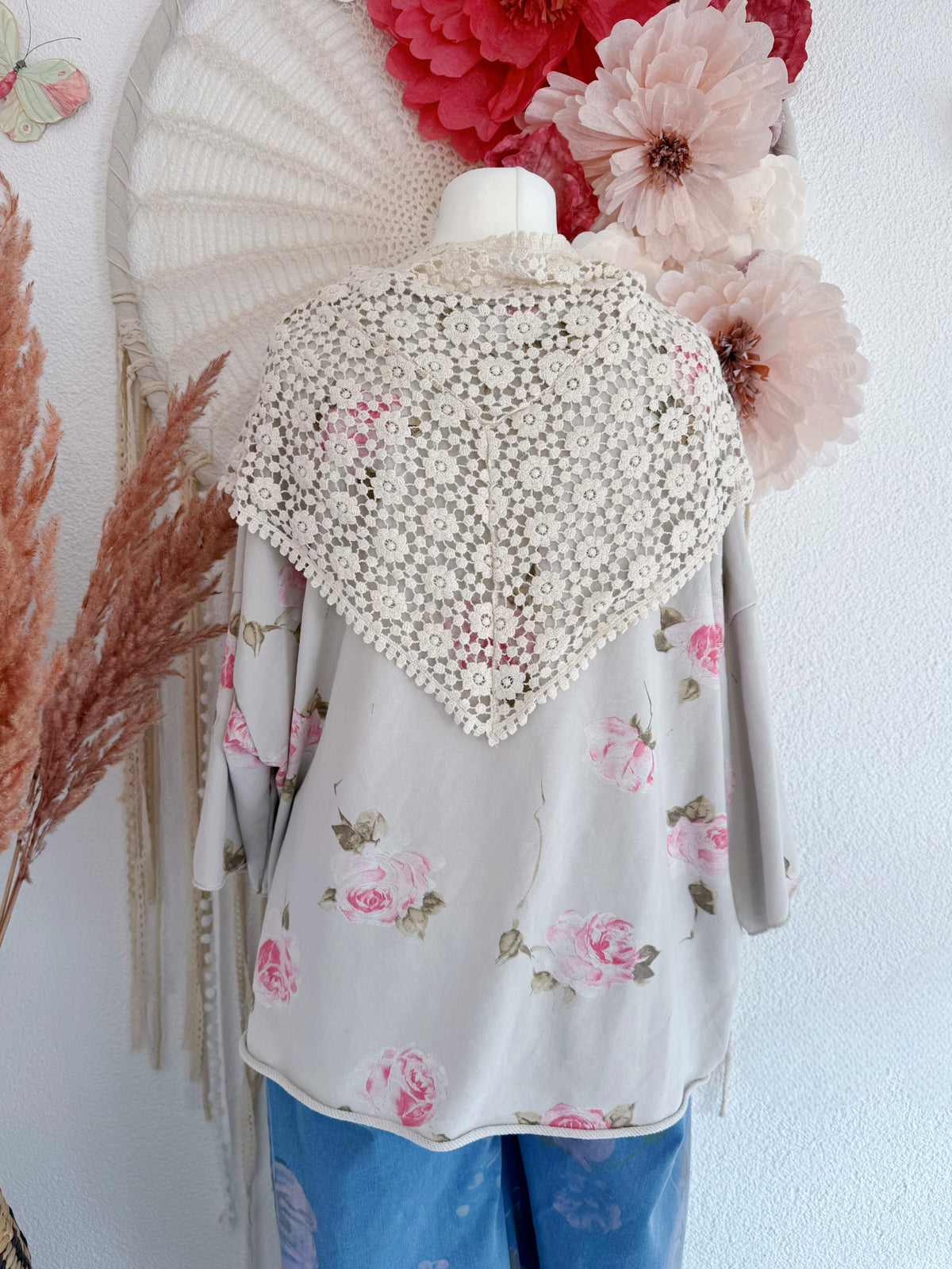 BEZAUBERNDES CROCHET-HALSTUCH