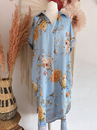 OVERSIZE KLEID MIT VOGELPRINT & PFINGSTROSEN IN BLAU - ONE SIZE -