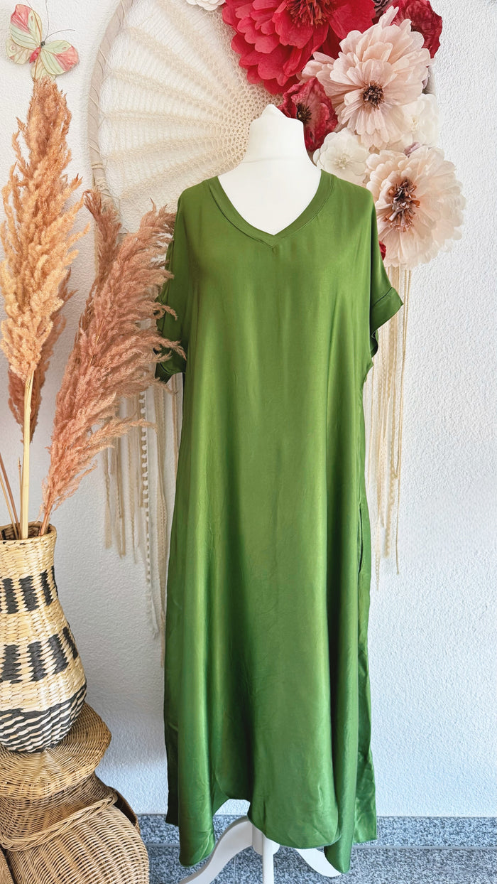 OVERSIZED MAXIKLEID MIT V-AUSSCHNITT IN GRÜN - ONE SIZE -