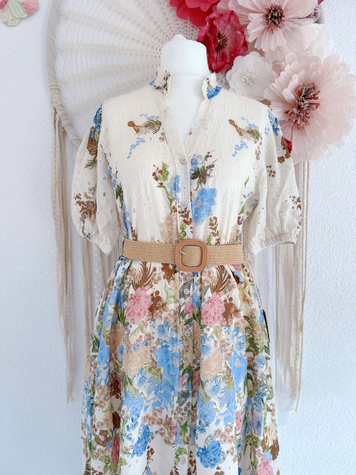 MIDIKLEID MIT BLUMENPRINT UND LOCHSPITZE  IN CREME - ONE SIZE -