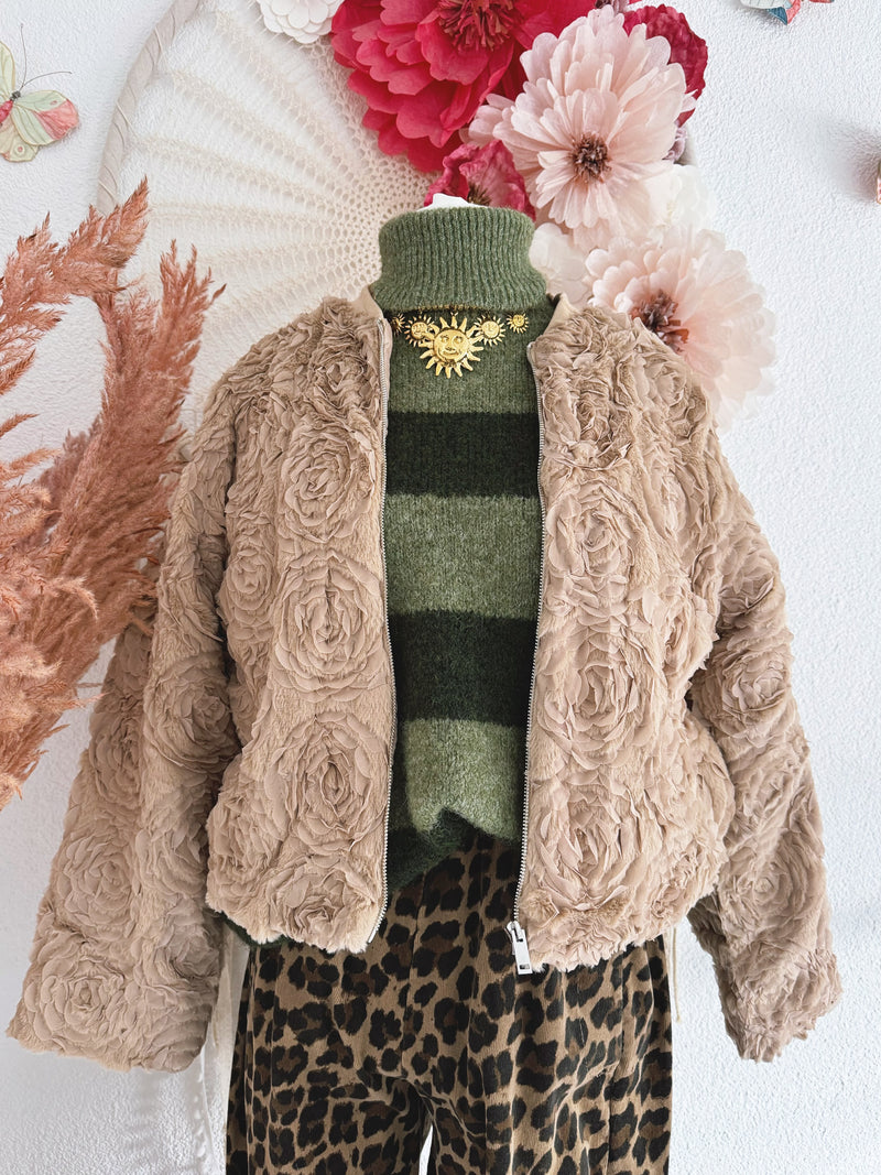 BLOUSON MIT 3D-ROSENBLÜTEN - VERSCH. GRÖßEN