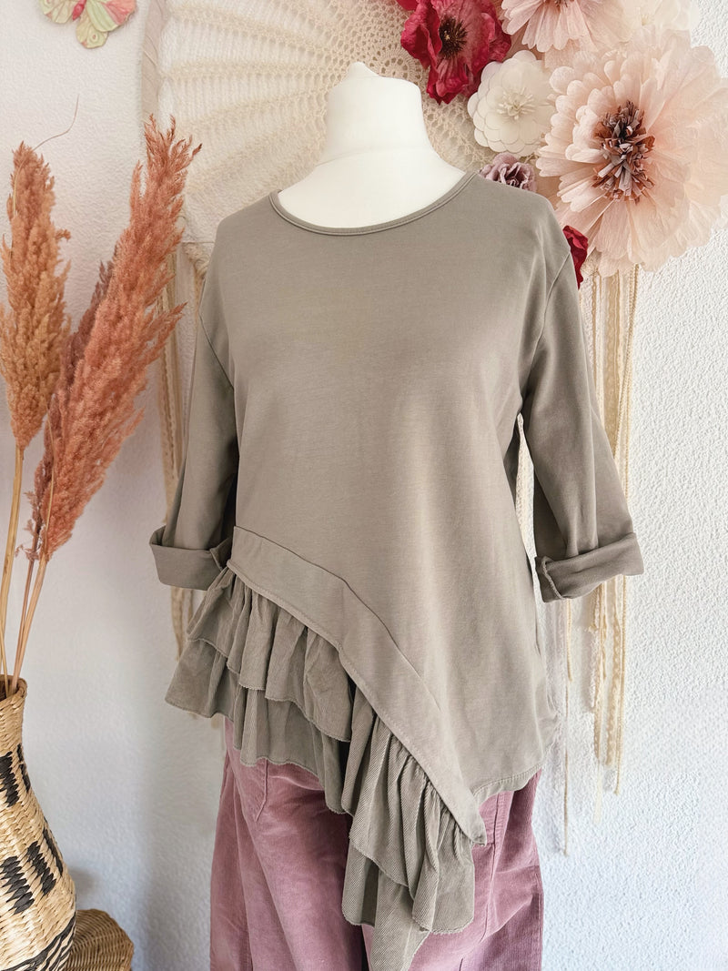 ASYMMETRISCHES LONGSLEEVE MIT VERSPIELTEM VOLANT-DETAIL IN GRAU - ONE SIZE