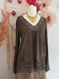 BASIC-SHIRT MIT SPITZE IN BRAUN - ONE SIZE -