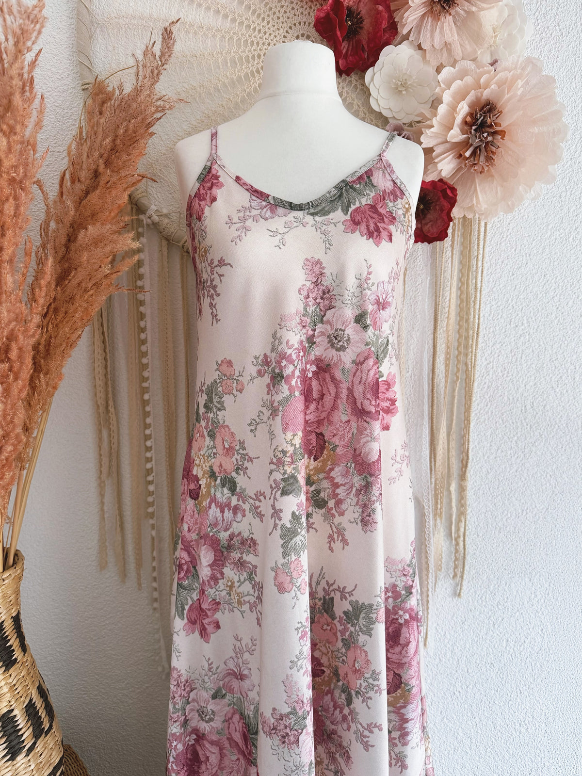 SLIP-DRESS MIT ROMANTISCHEM GOBELINPRINT IN ROSA - ONE SIZE -