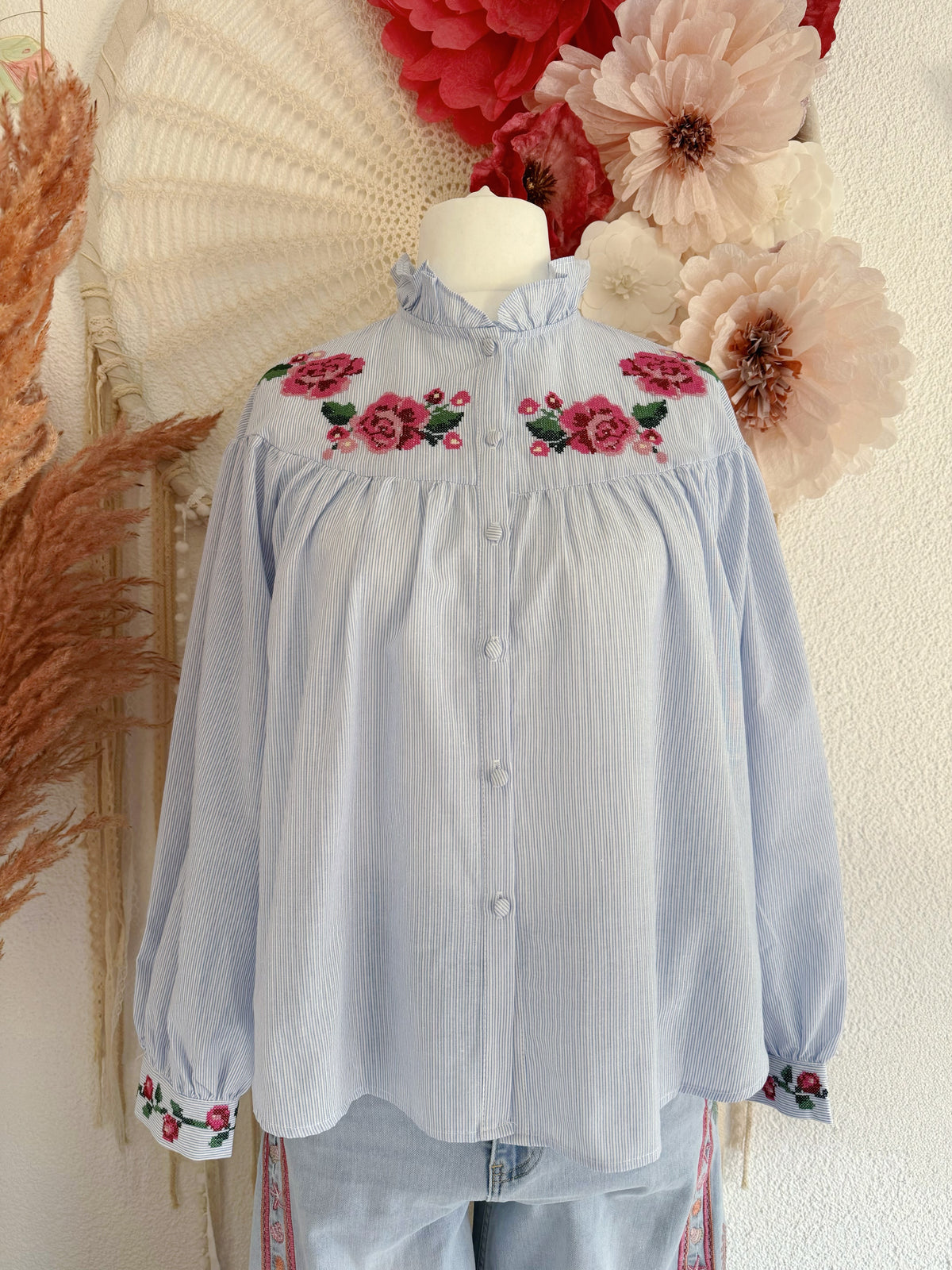 BOHO-BLUSE MIT ROSEN-STICKEREI IN HELLBLAU - VERSCH. GRÖßEN -