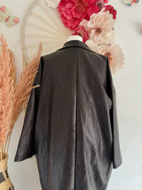 OVERSIZED-KUNSTLEDERMANTEL IN DUNKELBRAUN - ONE SIZE -