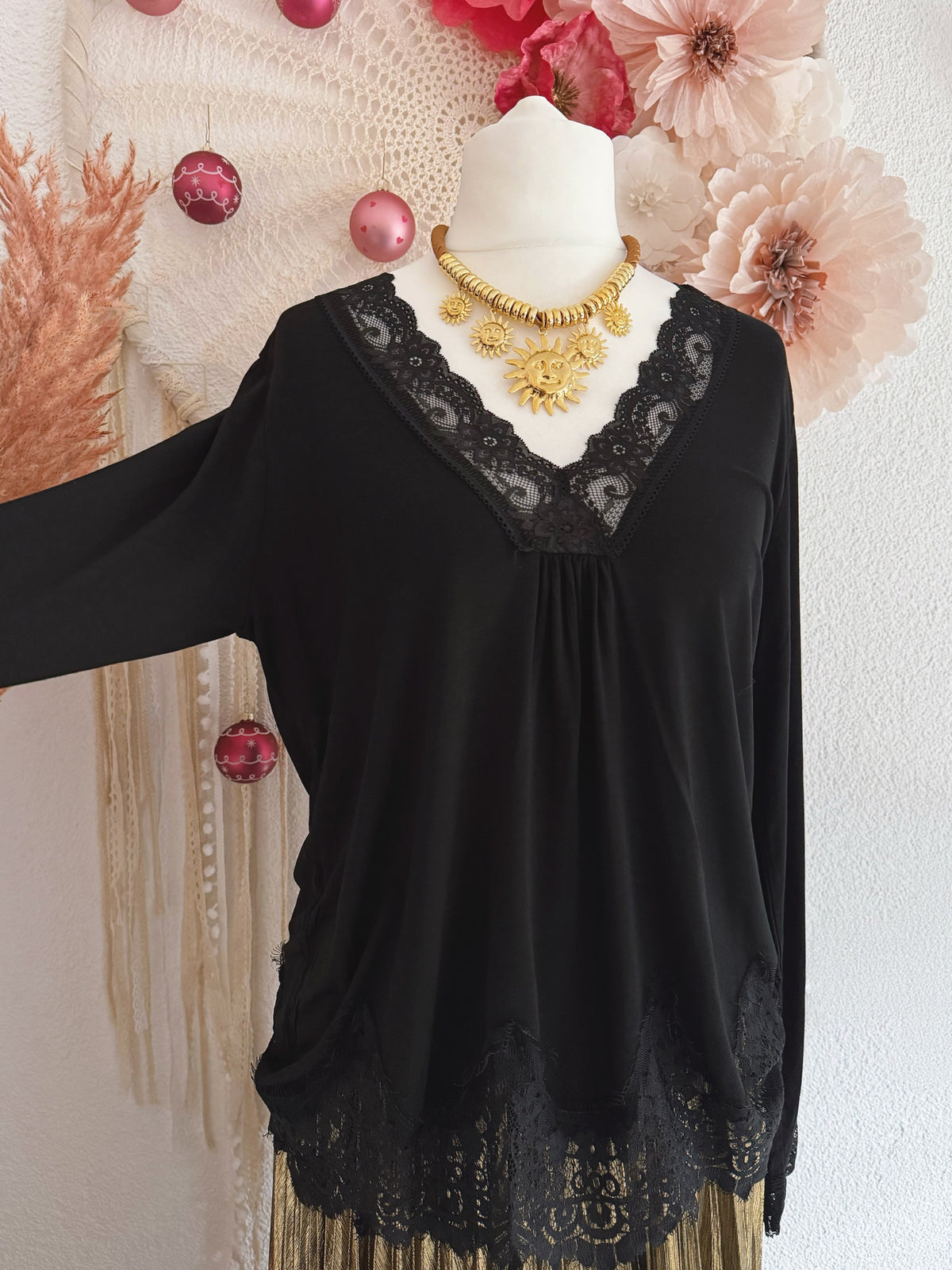 BASIC-SHIRT MIT SPITZE IN SCHWARZ - ONE SIZE -