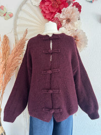 GEMÜTLICHE & KUSCHELIGE STRICKJACKE MIT KNEBELVERSCHLUSS IN WEINROT - ONE SIZE -