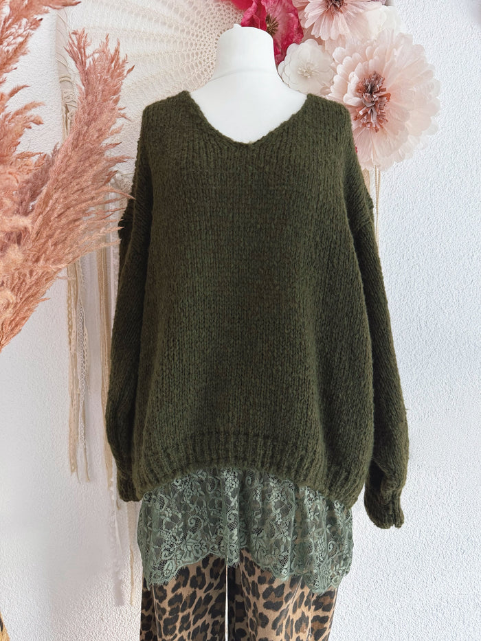 OVERSIZED STRICKPULLOVER MIT SPITZENSAUM IN KHAKI - ONE SIZE -