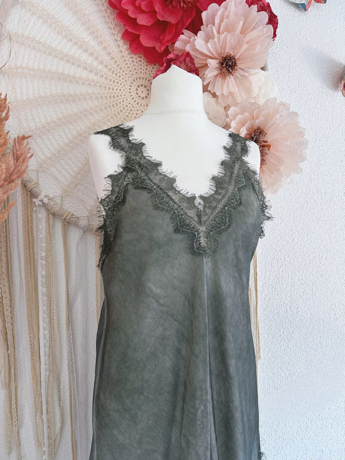 ASYMMETRISCHES SPITZENTOP IN KHAKI - ONE SIZE -