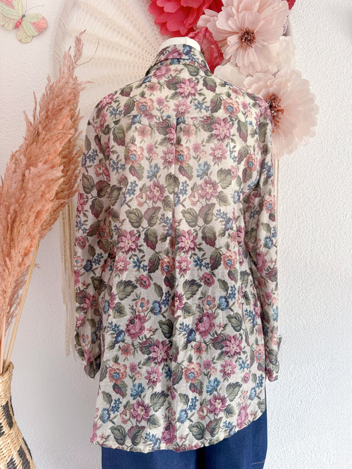 BLÜSCHEN MIT ROMANTISCHEM GOBELIN-BLUMENMUSTER - ONE SIZE -