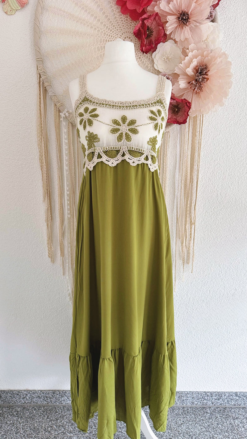 TRÄGERKLEID MIT CROCHET IN KIWI - VERSCH. GRÖßEN -
