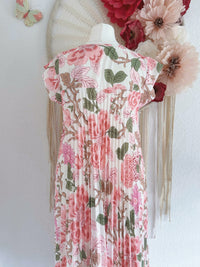 PLISSEEKLEID MIT BLÜTENPRINT IN ROSA - ONE SIZE -
