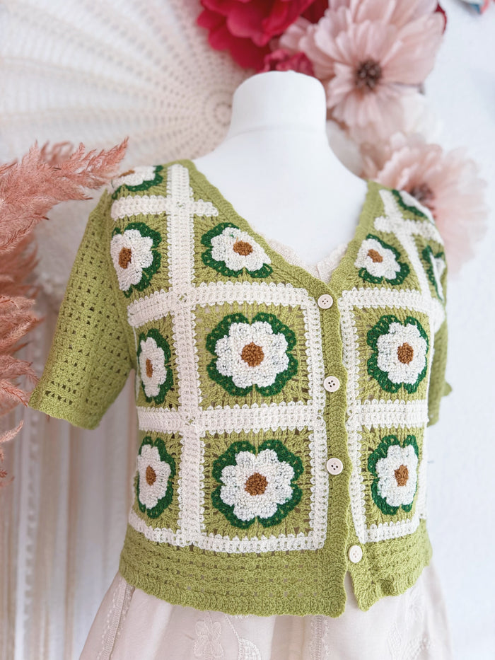 CROCHETJÄCKCHEN MIT BLUMEN IN GRÜN - ONE SIZE -