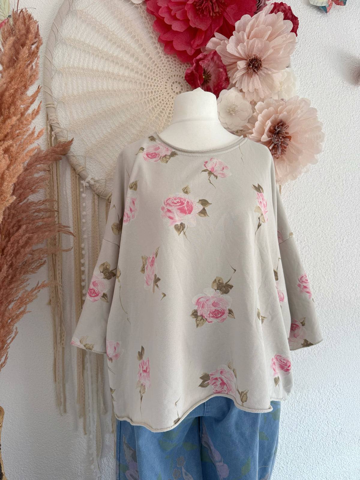 OVERSIZE SHIRT MIT ROSENPRINT IN BEIGE - ONE SIZE -