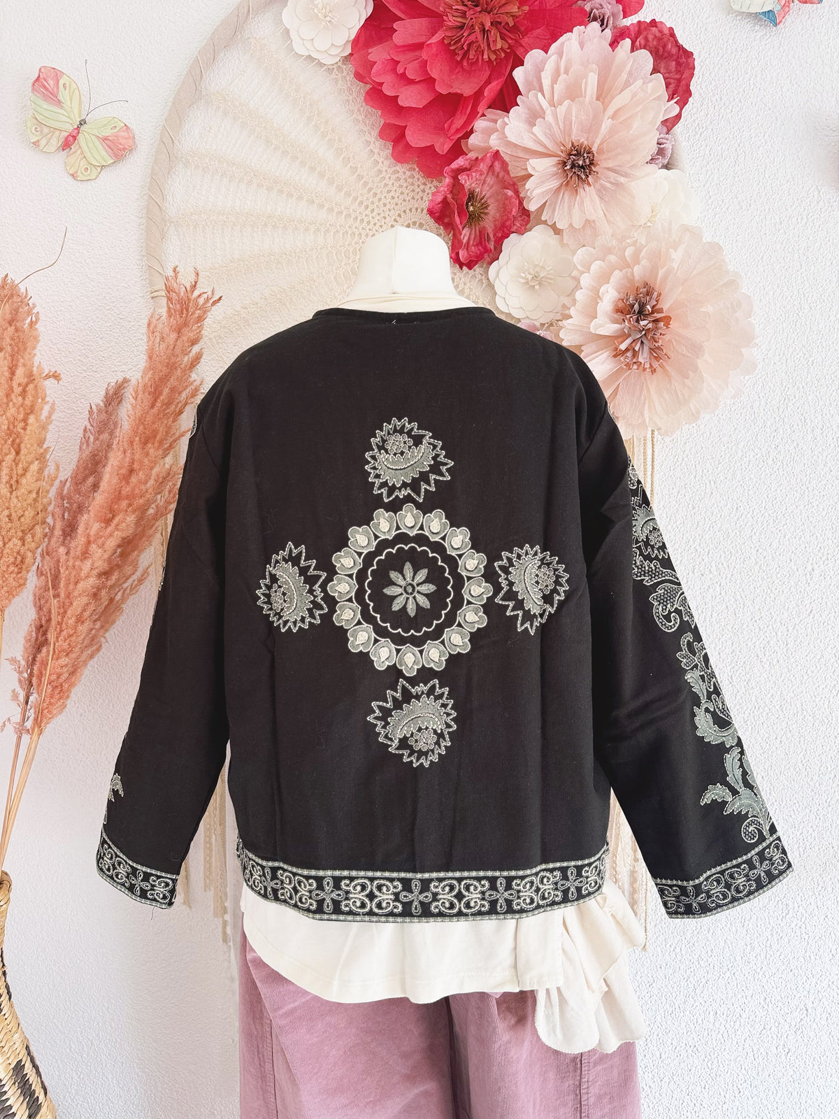 BOHOJACKE IN SCHWARZ MIT STICKEREIEN - ONE SIZE -