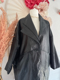 OVERSIZED-KUNSTLEDERMANTEL IN SCHWARZ - ONE SIZE -
