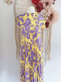 PLISSEEKLEID MIT BLÜTENPRINT IN LILA - ONE SIZE -