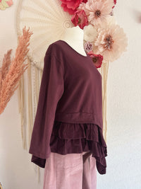 ASYMMETRISCHES LONGSLEEVE MIT VERSPIELTEM VOLANT-DETAIL IN AUBERGINE - ONE SIZE