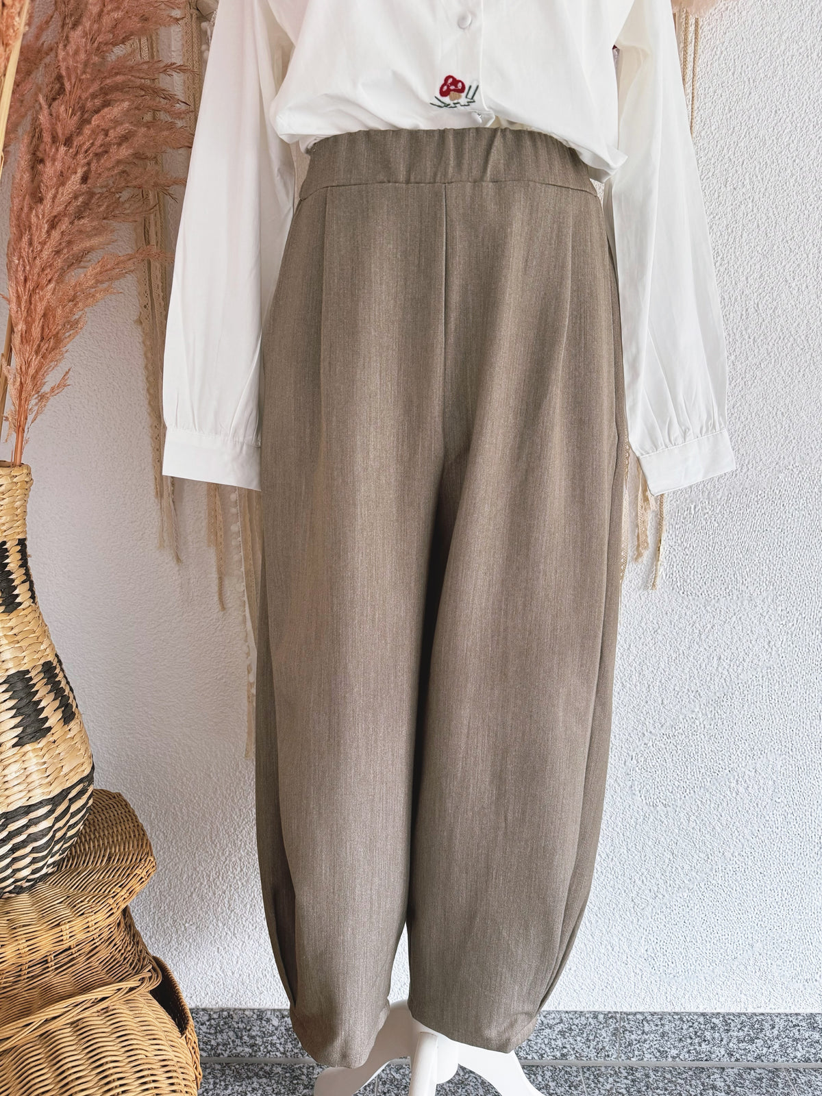 ELEGANTE STOFFHOSE IN MELIERTEM TAUPE - ONE SIZE -