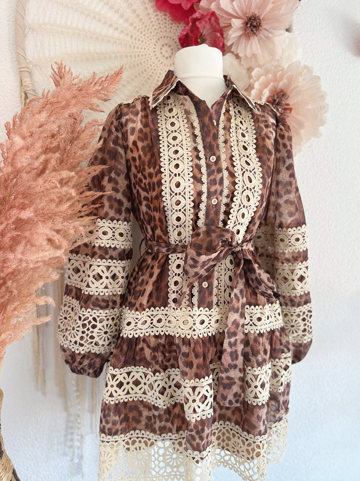 TUNIKLAKLEID MIT LEOMUSTER UND SPITZE - ONE SIZE -