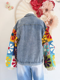 JEANSJACKE MIT BUNTEN CROCHETÄRMELN - ONE SIZE -