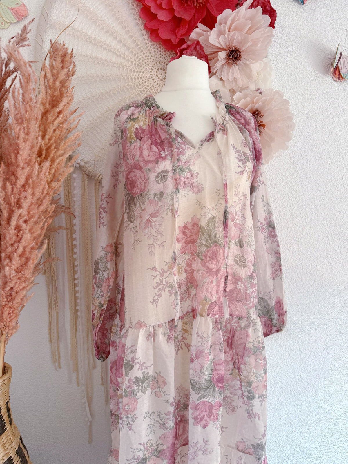 ROMANTISCHES BOHO-MAXIKLEID MIT BLUMENMUSTER IN MAUVE