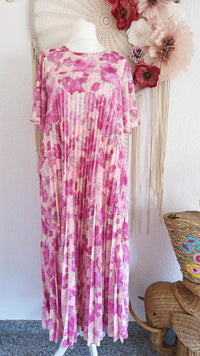 PLISSEEKLEID MIT ÄRMELCHEN UND BLÜTENPRINT IN PINK - ONE SIZE -