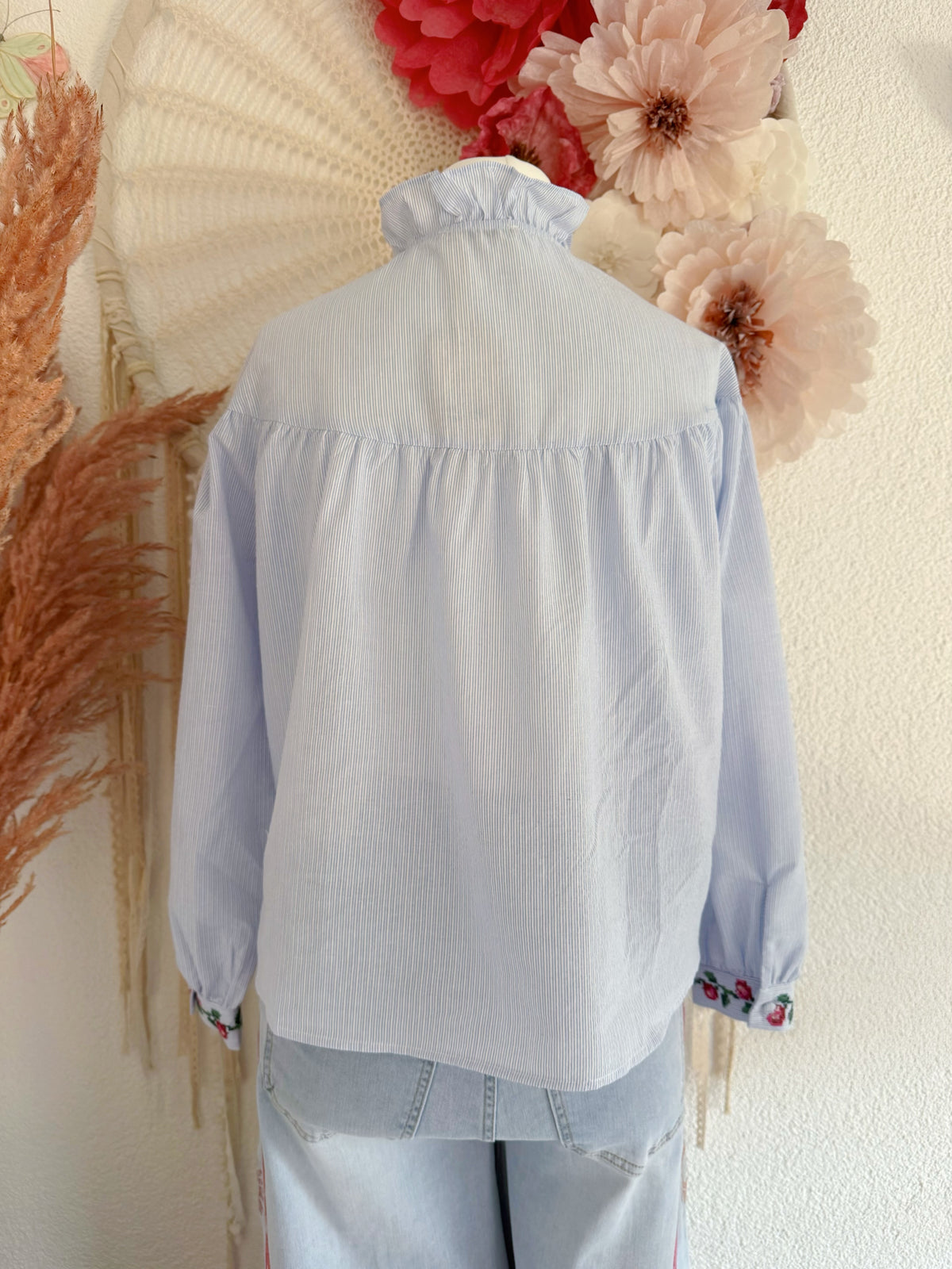 BOHO-BLUSE MIT ROSEN-STICKEREI IN HELLBLAU - VERSCH. GRÖßEN -