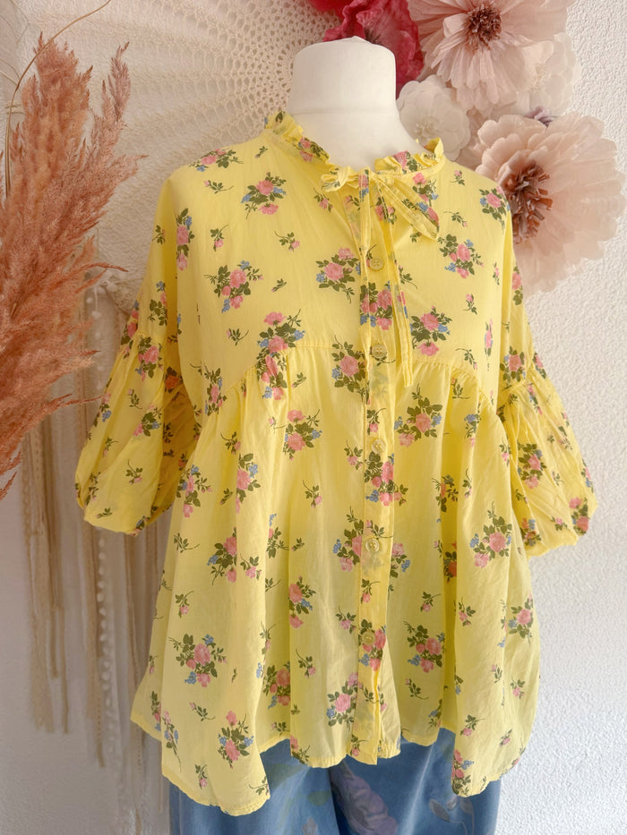 VERSPIELTE OVERSIZED BLUSE MIT FLORALEM PRINT IN GELB - ONE SIZE -