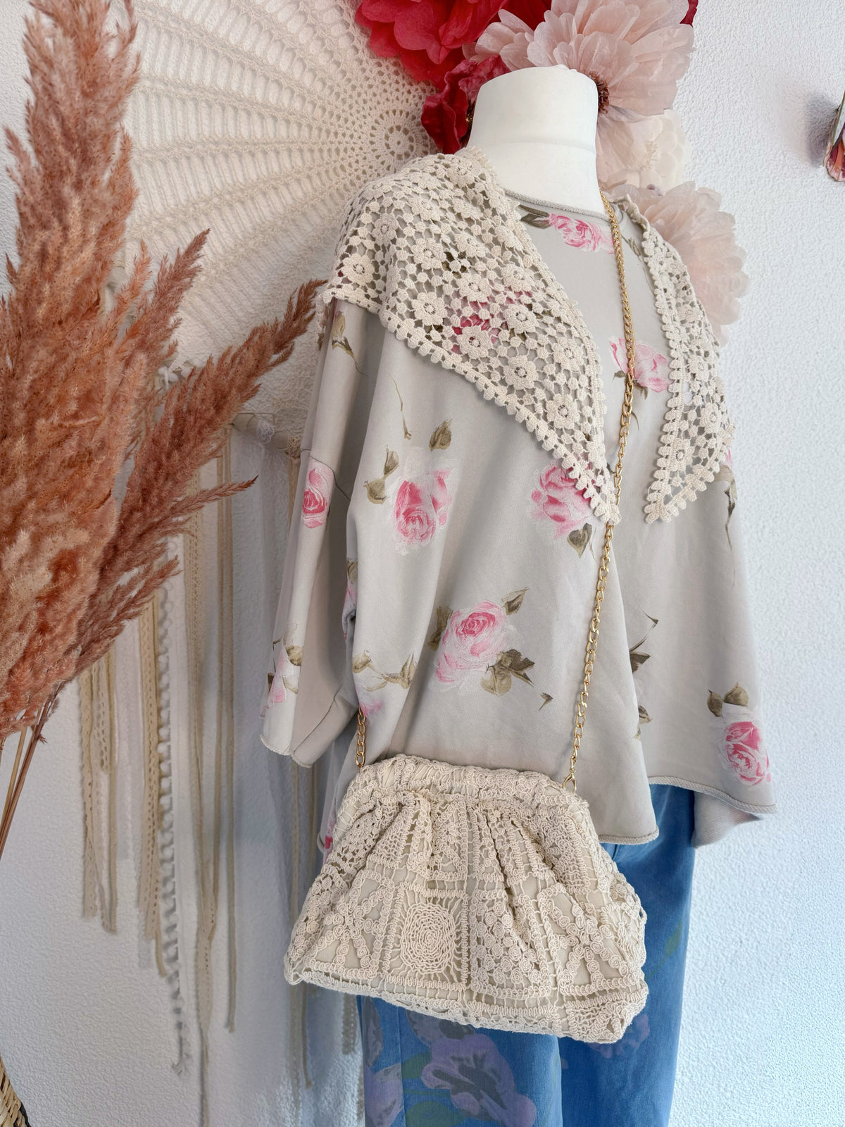 HÄKEL-UMHÄNGETASCHE IM BOHO-CHIC IN BEIGE