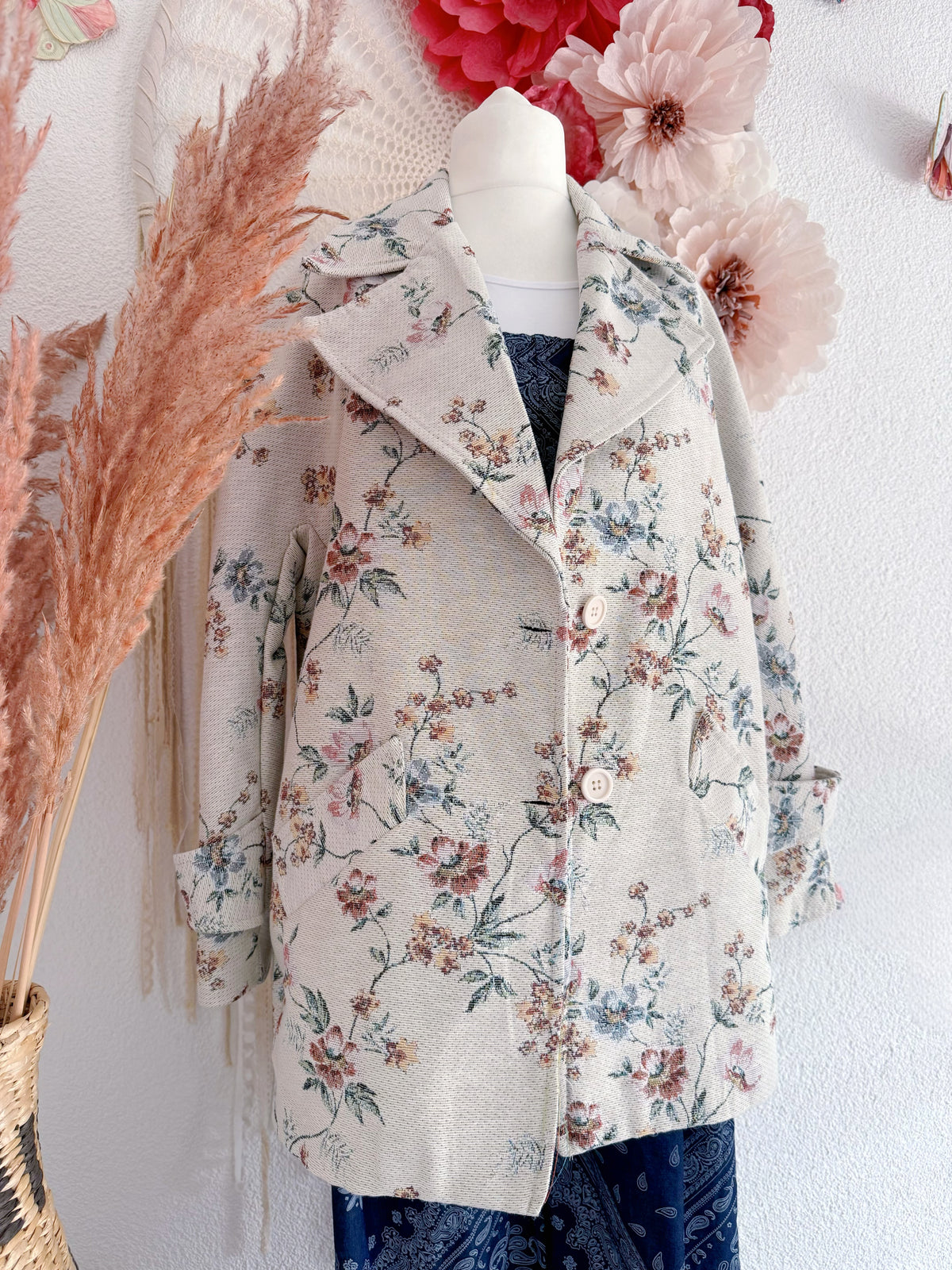 ROMANTISCHER GOBELIN BLAZER MIT BLUMENRANKEN - ONE SIZE -
