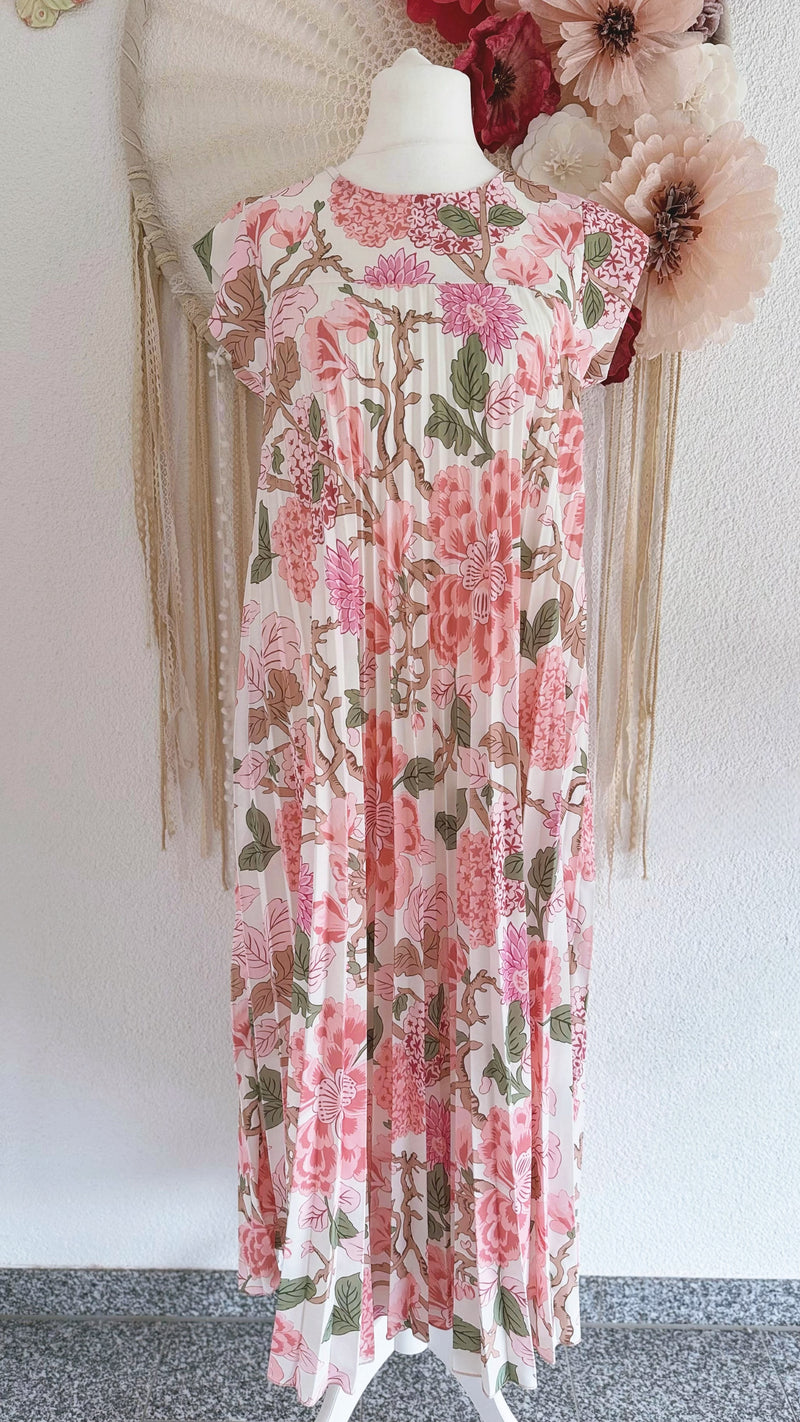 PLISSEEKLEID MIT BLÜTENPRINT IN ROSA - ONE SIZE -