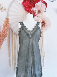 ASYMMETRISCHES SPITZENTOP IN KHAKI - ONE SIZE -