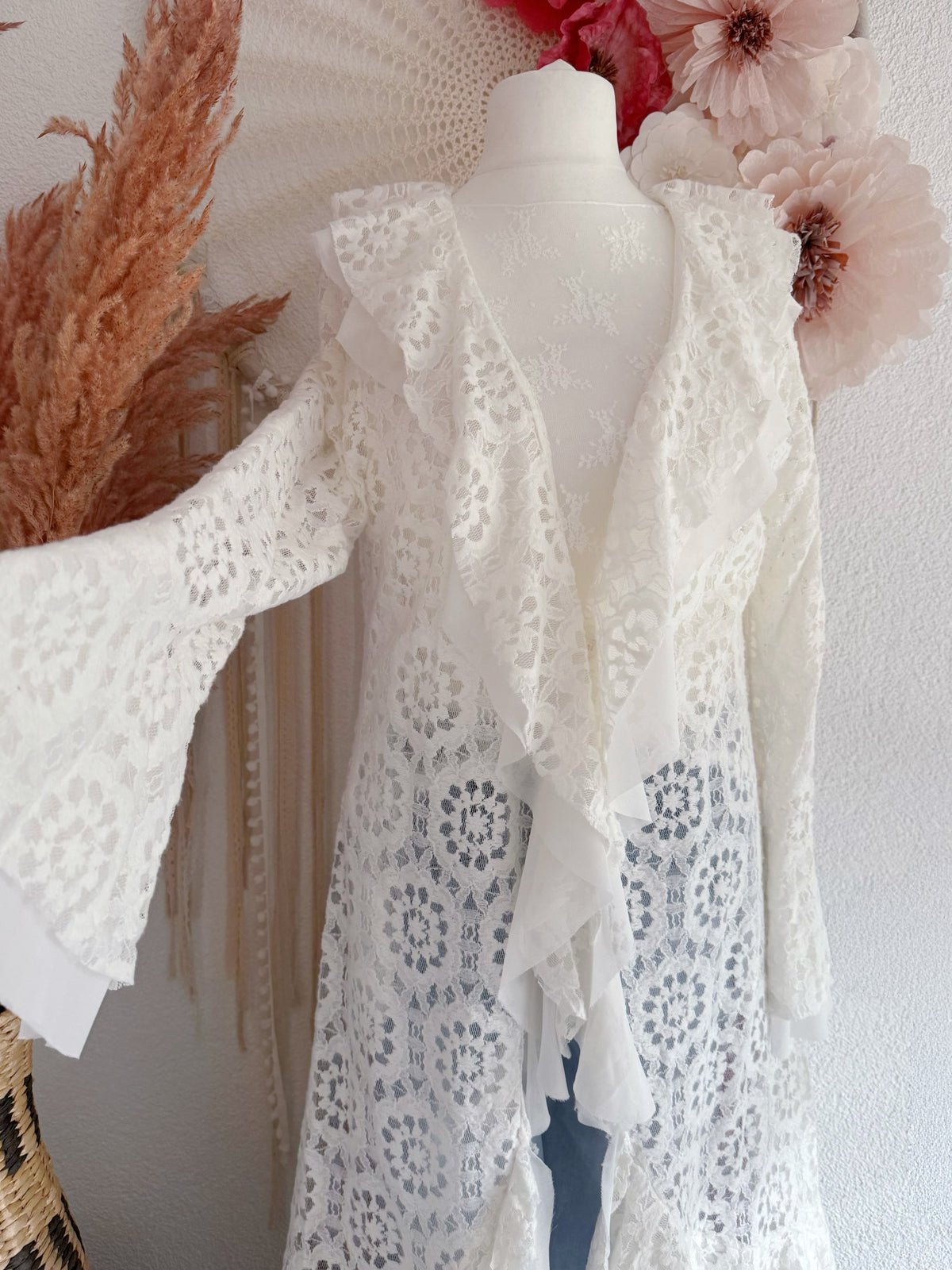 BODENLANGER SPITZEN-CARDIGAN FÜR BOHO-TRÄUME - ONE SIZE -