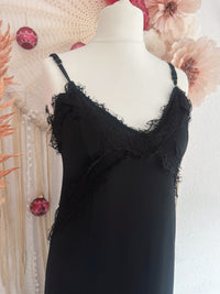 SATINIERTES SLIP-DRESS IN SCHWARZ - ONE SIZE -