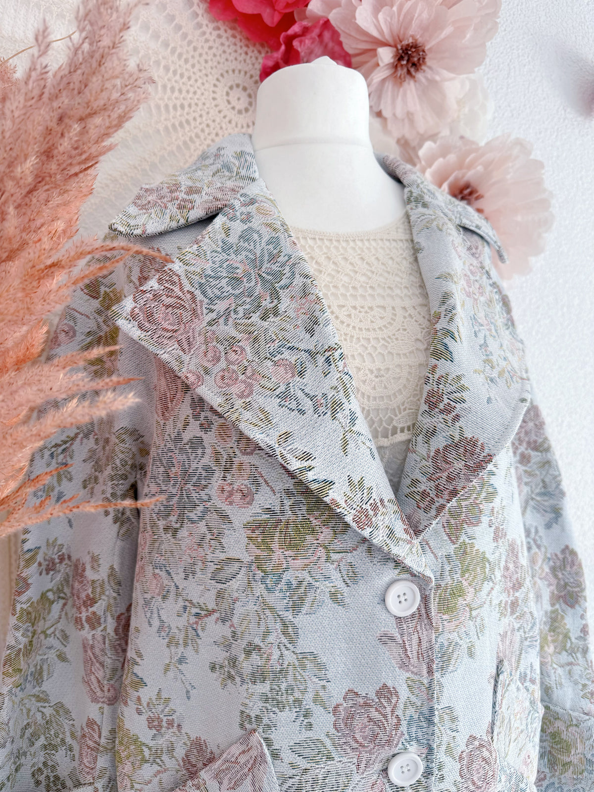 ROMANTISCHER GOBELIN BLAZER MIT BLUMENMUSTER - ONE SIZE -