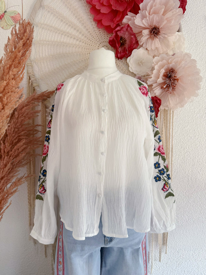 WEIßE BOHO-BLUSE MIT BUNTEN STICKEREI-RANKEN - VERSCH. GRÖßEN -