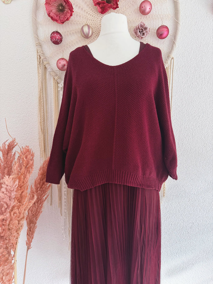 PLISSEEKLEID MIT TÜLL UND STRICKPULLOVER IN BORDEAUX - ONE SIZE -