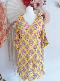 CROCHETOBERTEIL MIT BLÜTENMUSTER IN GELB UND ROSA - ONE SIZE -