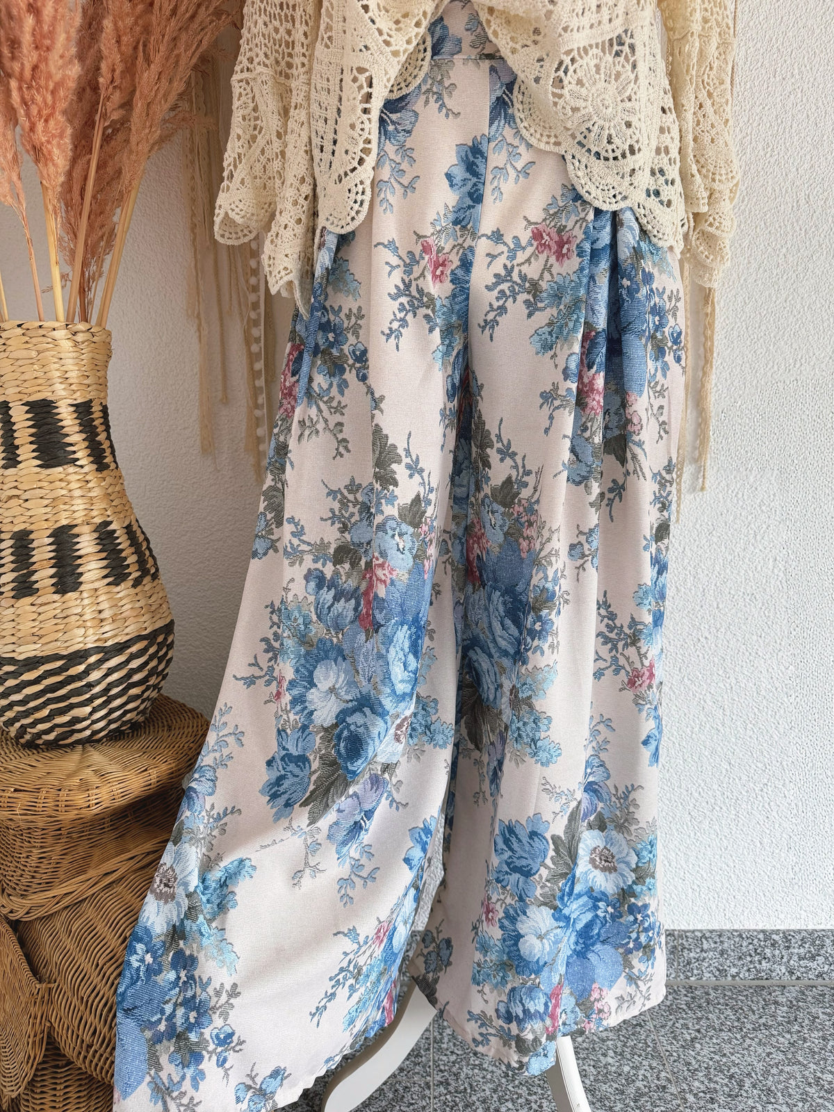 TRAUMHAFTE WIDE-LEG-HOSE MIT ROMANTISCHEM GOBELINPRINT IN HELLBLAU - ONE SIZE -